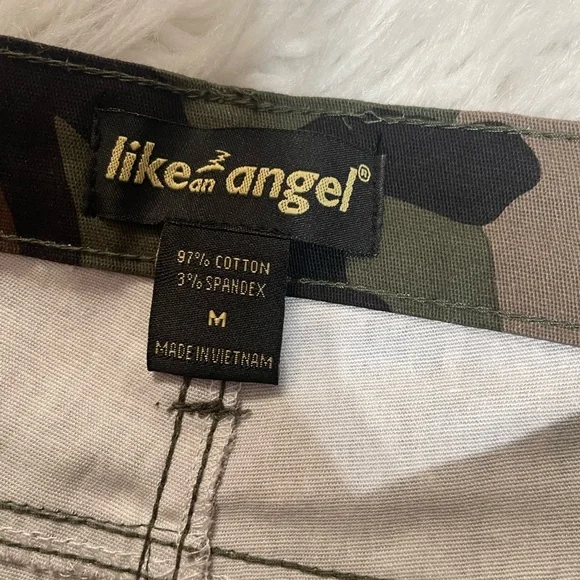 NWT Like an Angel Camo Ruffle Leg Shorts - Picture 3 of 3